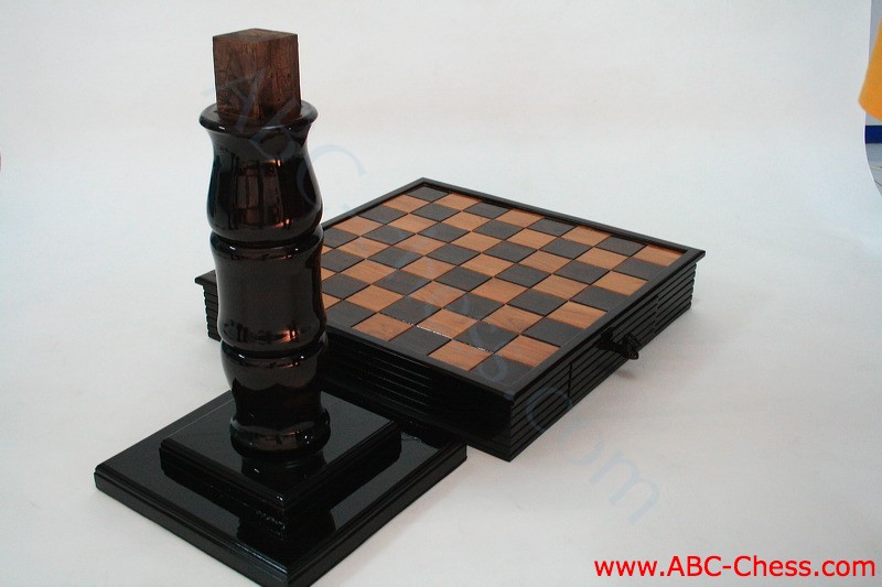 outdoor_wood_chess_table_02.jpg