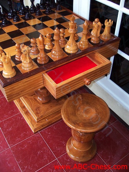 patio_wood_chess_table_05.jpg