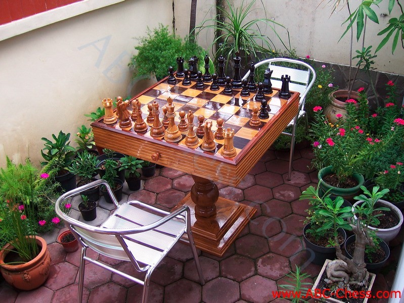patio_wood_chess_table_08.jpg