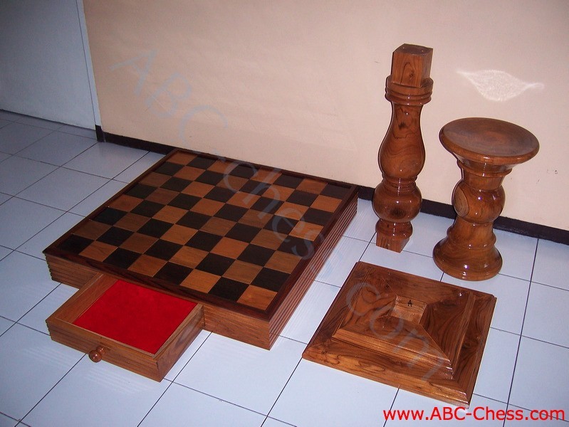 patio_wood_chess_table_12.jpg