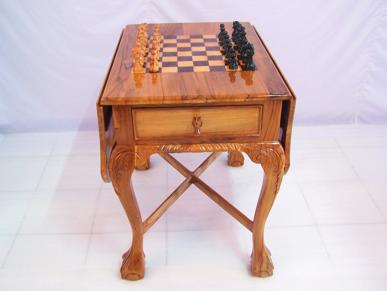 wooden_chess_table_02.jpg