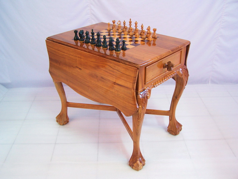 wooden_chess_table_03.jpg