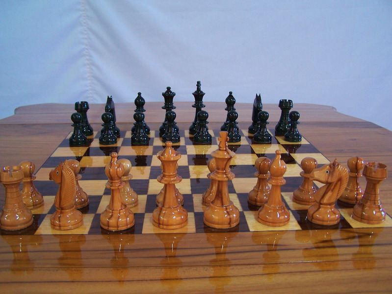 wooden_chess_table_15.jpg